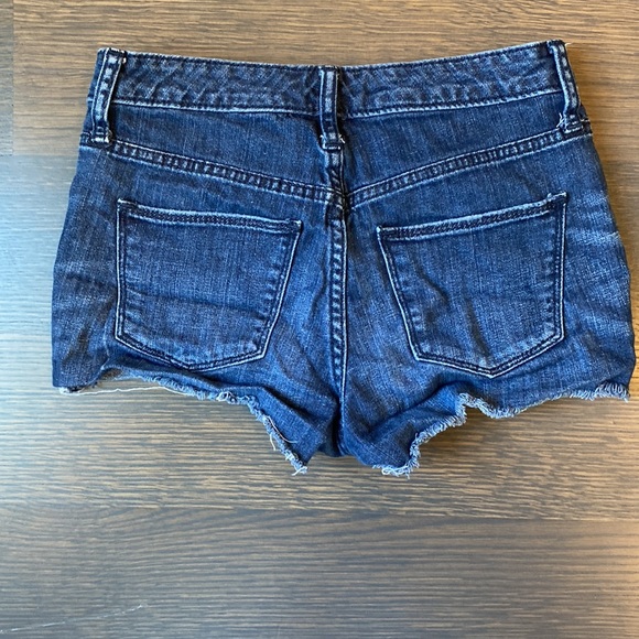 UNIVERSAL THREAD JEAN SHORTS DARK BLUE WITH POCKETS AND BELT LOOP SIZE 00/24 - Picture 2 of 4